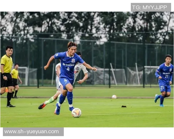 腿长一短的足球球星如何通过独特的身体优势成就职业生涯的辉煌