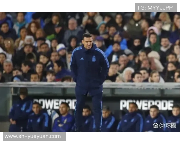 曾因争议遭遇批评的足球球星们背后的真实故事与心路历程